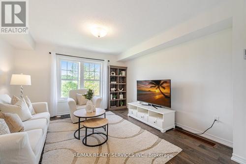 60 Soldier Street, Brampton, ON - Indoor Photo Showing Living Room