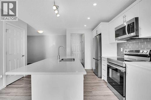 408 Windbury Link Sw, Airdrie, AB - Indoor Photo Showing Kitchen With Stainless Steel Kitchen With Double Sink With Upgraded Kitchen
