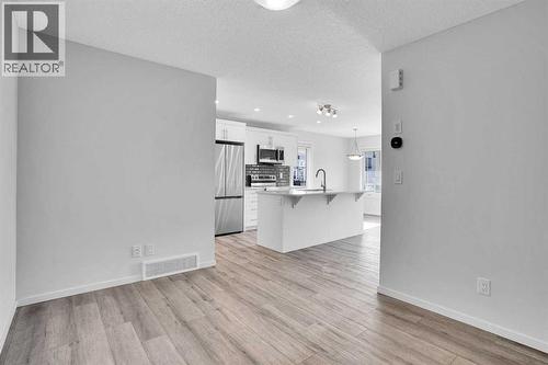 408 Windbury Link Sw, Airdrie, AB - Indoor Photo Showing Kitchen