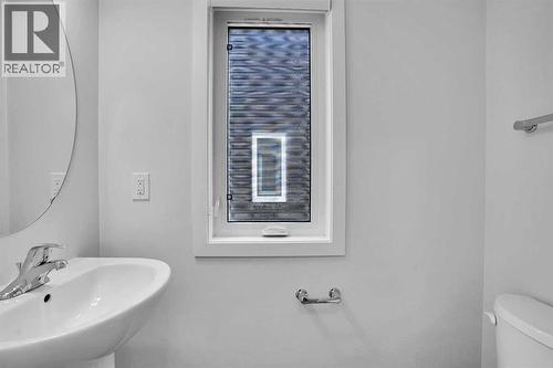 408 Windbury Link Sw, Airdrie, AB - Indoor Photo Showing Bathroom