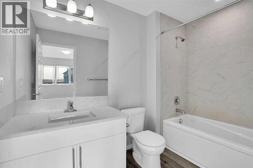 Master Ensuite - 408 Windbury Link Sw, Airdrie, AB - Indoor Photo Showing Bathroom