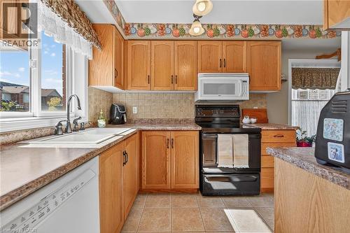 31 Elderberry Avenue, Grimsby, ON - Indoor Photo Showing Kitchen