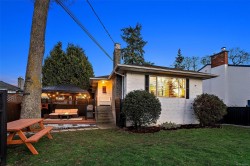 727 Porter Rd  Esquimalt, BC V9A 5W7