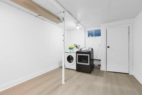 Salle de lavage - 129 Rue Wilson, Dollard-Des-Ormeaux, QC - Indoor Photo Showing Laundry Room