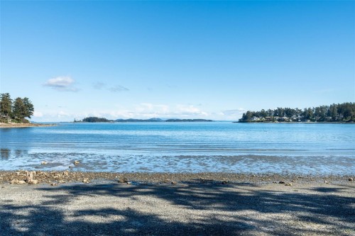 103-10393 Allbay Rd, Sidney, BC 