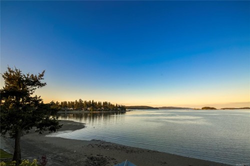 103-10393 Allbay Rd, Sidney, BC 