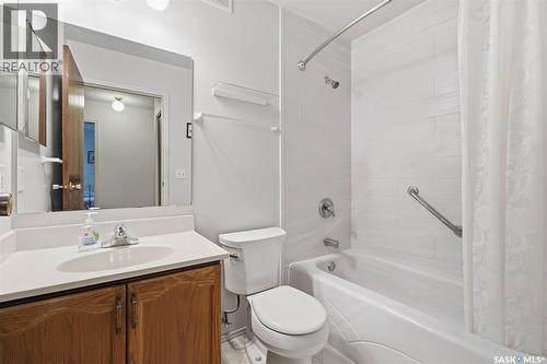 1007 Kingsmere Boulevard, Saskatoon, SK - Indoor Photo Showing Bathroom