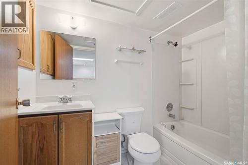 1007 Kingsmere Boulevard, Saskatoon, SK - Indoor Photo Showing Bathroom