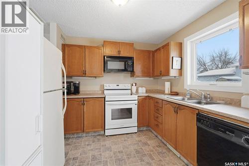 1007 Kingsmere Boulevard, Saskatoon, SK - Indoor Photo Showing Kitchen With Double Sink