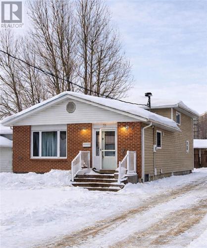 58 Washington Crescent  Elliot Lake, ON P3A 2L7