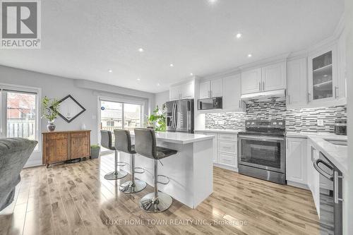 130 Adler Drive, Cambridge, ON - Indoor Photo Showing Kitchen With Upgraded Kitchen