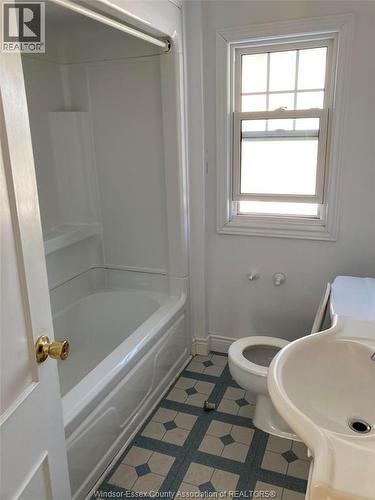 317 Askin, Windsor, ON - Indoor Photo Showing Bathroom