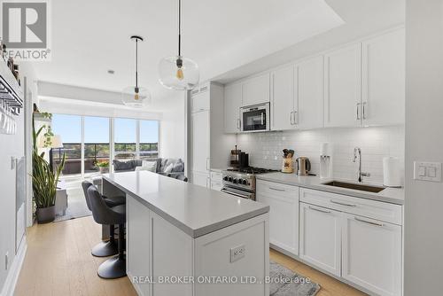606 - 25 Malcolm Road, Toronto, ON - Indoor Photo Showing Kitchen With Upgraded Kitchen