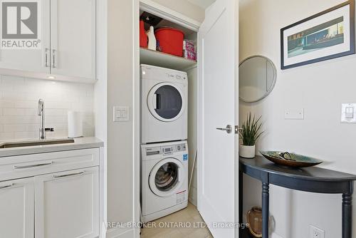 606 - 25 Malcolm Road, Toronto, ON - Indoor Photo Showing Laundry Room