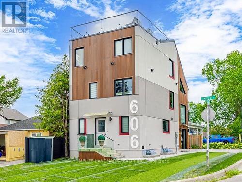 606 ANNLAND STREET  Pickering, ON L1W 1A7