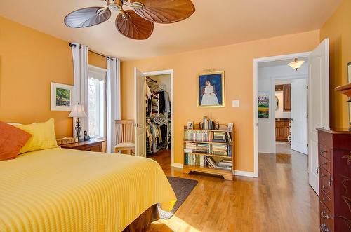 Chambre à coucher principale - 725 Ch. Du Boisé, Sutton, QC - Indoor Photo Showing Bedroom