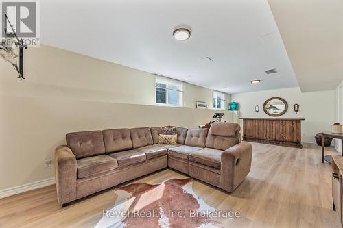89 Trout Lane, Tiny, ON - Indoor Photo Showing Living Room