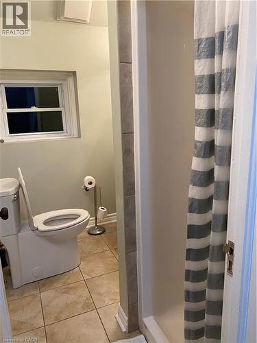 184 Arkell Street, Hamilton, ON - Indoor Photo Showing Bathroom