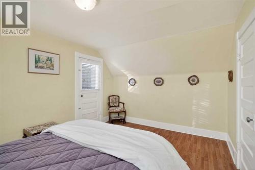 1720 11 Avenue Sw, Calgary, AB - Indoor Photo Showing Bedroom