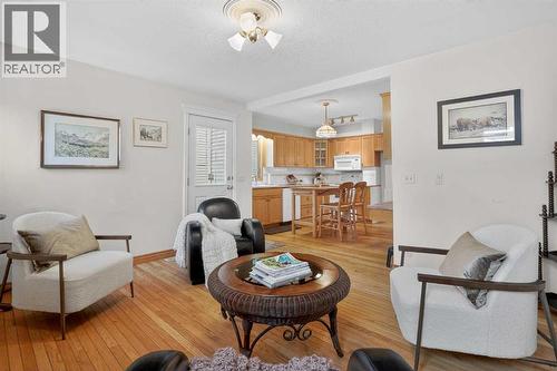 1720 11 Avenue Sw, Calgary, AB - Indoor Photo Showing Living Room