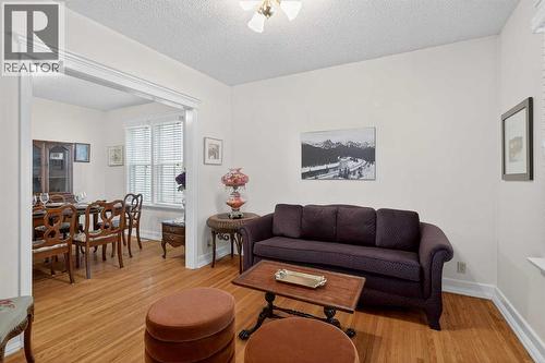 1720 11 Avenue Sw, Calgary, AB - Indoor Photo Showing Living Room