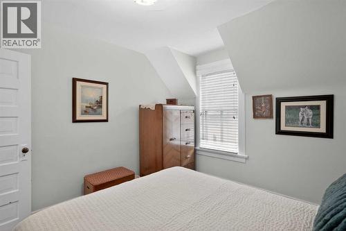 1720 11 Avenue Sw, Calgary, AB - Indoor Photo Showing Bedroom