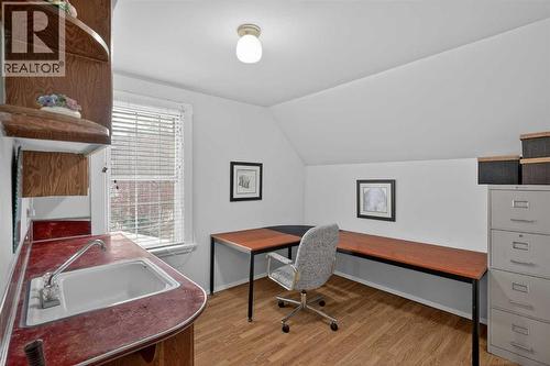 1720 11 Avenue Sw, Calgary, AB - Indoor