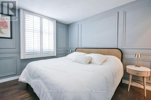 5 Claire Drive, Barrie, ON - Indoor Photo Showing Bedroom