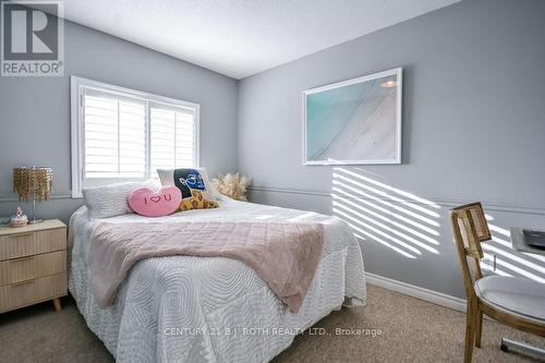 5 Claire Drive, Barrie, ON - Indoor Photo Showing Bedroom