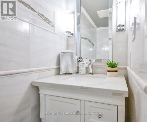 5 Claire Drive, Barrie, ON - Indoor Photo Showing Bathroom