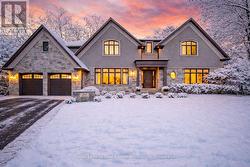 157 DIANNE AVENUE  Oakville, ON L6J 4G8