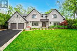 157 DIANNE AVENUE Oakville, ON L6J 4G8