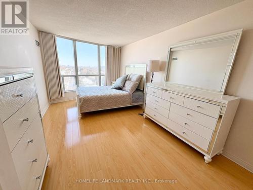1607 - 260 Doris Avenue, Toronto, ON - Indoor Photo Showing Bedroom
