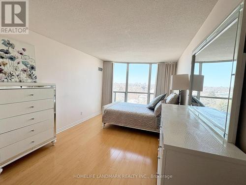 1607 - 260 Doris Avenue, Toronto, ON - Indoor Photo Showing Bedroom