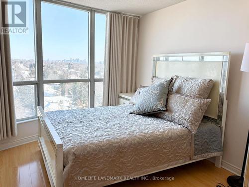 1607 - 260 Doris Avenue, Toronto, ON - Indoor Photo Showing Bedroom