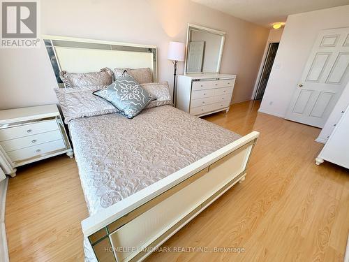 1607 - 260 Doris Avenue, Toronto, ON - Indoor Photo Showing Bedroom