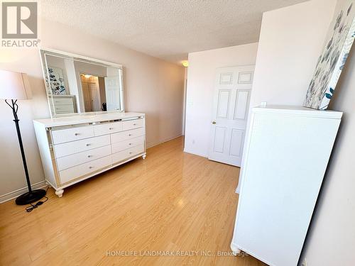 1607 - 260 Doris Avenue, Toronto, ON - Indoor Photo Showing Bedroom