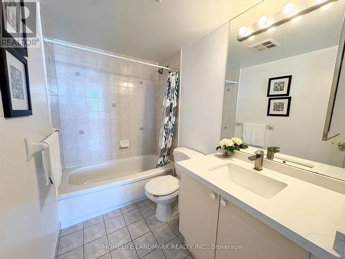 1607 - 260 Doris Avenue, Toronto, ON - Indoor Photo Showing Bathroom