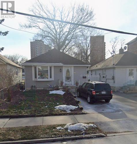 43 HARDING AVENUE  Toronto, ON M6M 3A3