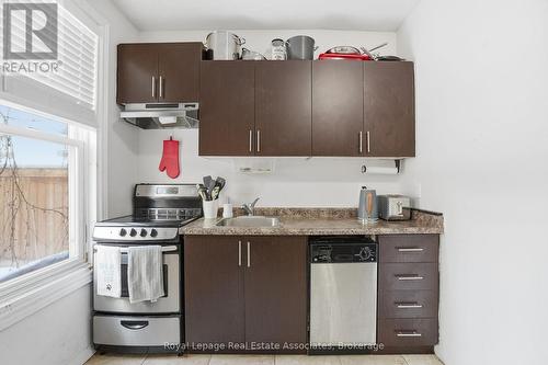 51 Wellington Street N, Hamilton, ON - Indoor Photo Showing Kitchen