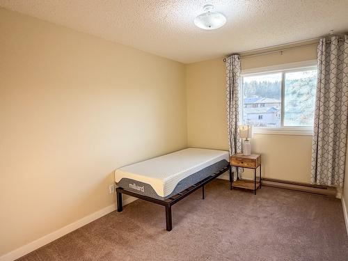 215-2515 12Th Street, Cranbrook, BC - Indoor Photo Showing Bedroom