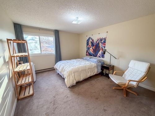 215-2515 12Th Street, Cranbrook, BC - Indoor Photo Showing Bedroom