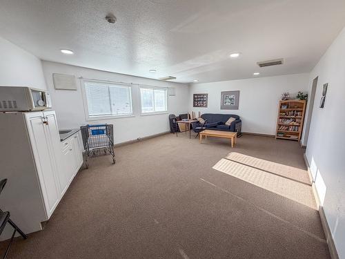 215-2515 12Th Street, Cranbrook, BC - Indoor