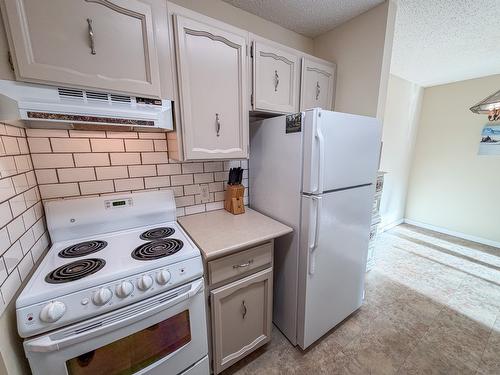 215-2515 12Th Street, Cranbrook, BC - Indoor Photo Showing Kitchen