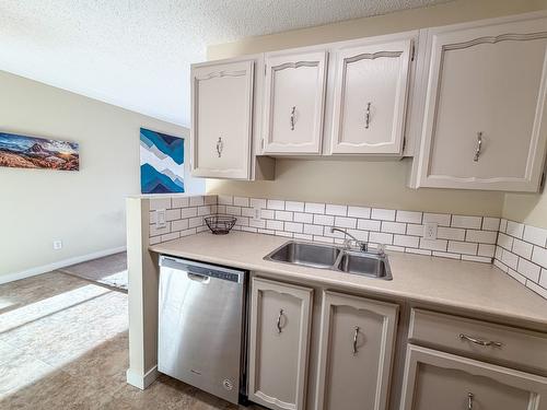 215-2515 12Th Street, Cranbrook, BC - Indoor Photo Showing Kitchen With Double Sink