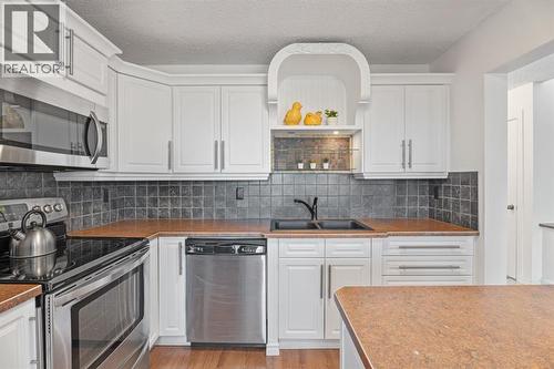 kitchen - 164 Beddington Circle Ne, Calgary, AB - Indoor Photo Showing Kitchen With Double Sink