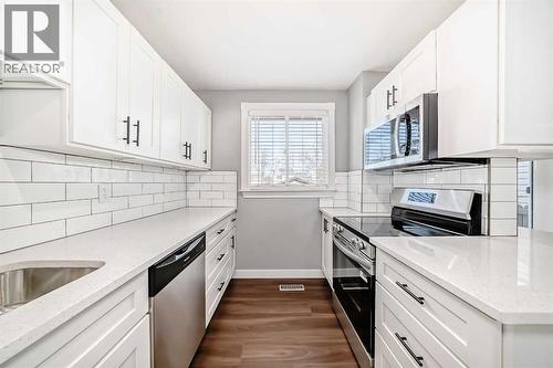3613 28A Avenue Se, Calgary, AB - Indoor Photo Showing Kitchen With Upgraded Kitchen
