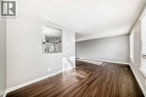 3613 28A Avenue Se, Calgary, AB - Indoor Photo Showing Other Room