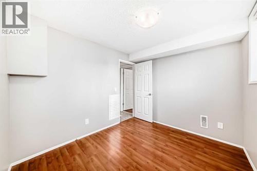 3613 28A Avenue Se, Calgary, AB - Indoor Photo Showing Other Room