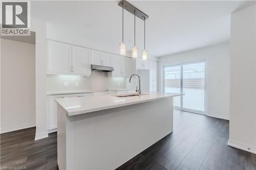 19 Urbane Boulevard, Kitchener, ON - Indoor Photo Showing Kitchen With Upgraded Kitchen